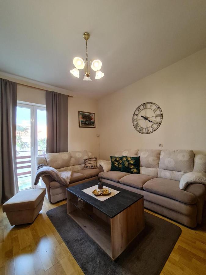 Pansion Katarina Bed & Breakfast Малинска Екстериор снимка