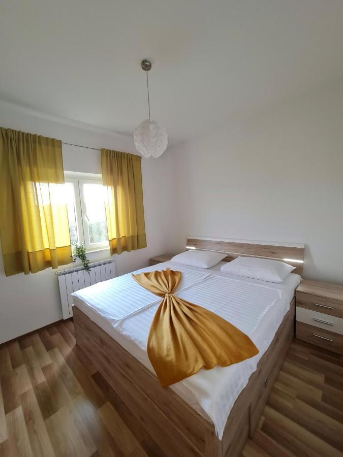 Pansion Katarina Bed & Breakfast Малинска Екстериор снимка