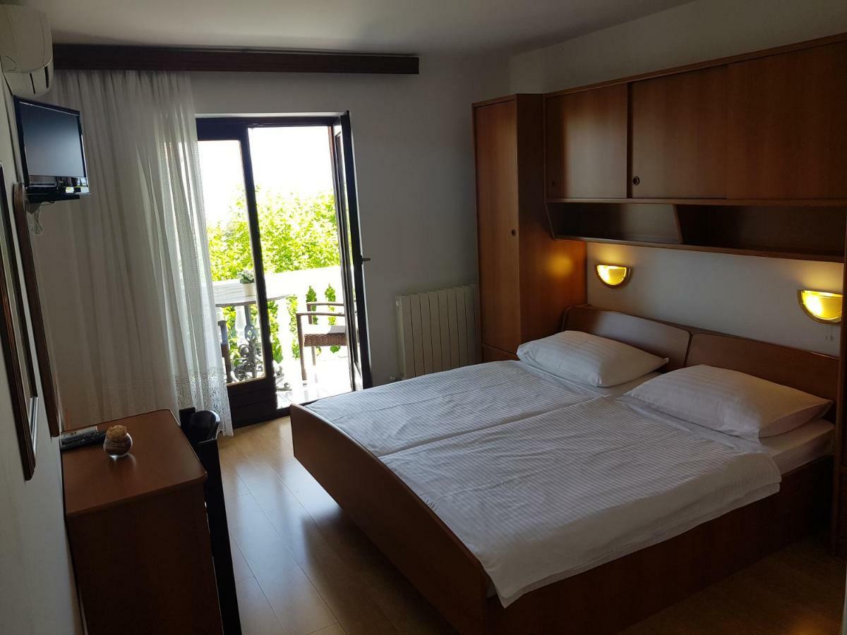 Pansion Katarina Bed & Breakfast Малинска Екстериор снимка
