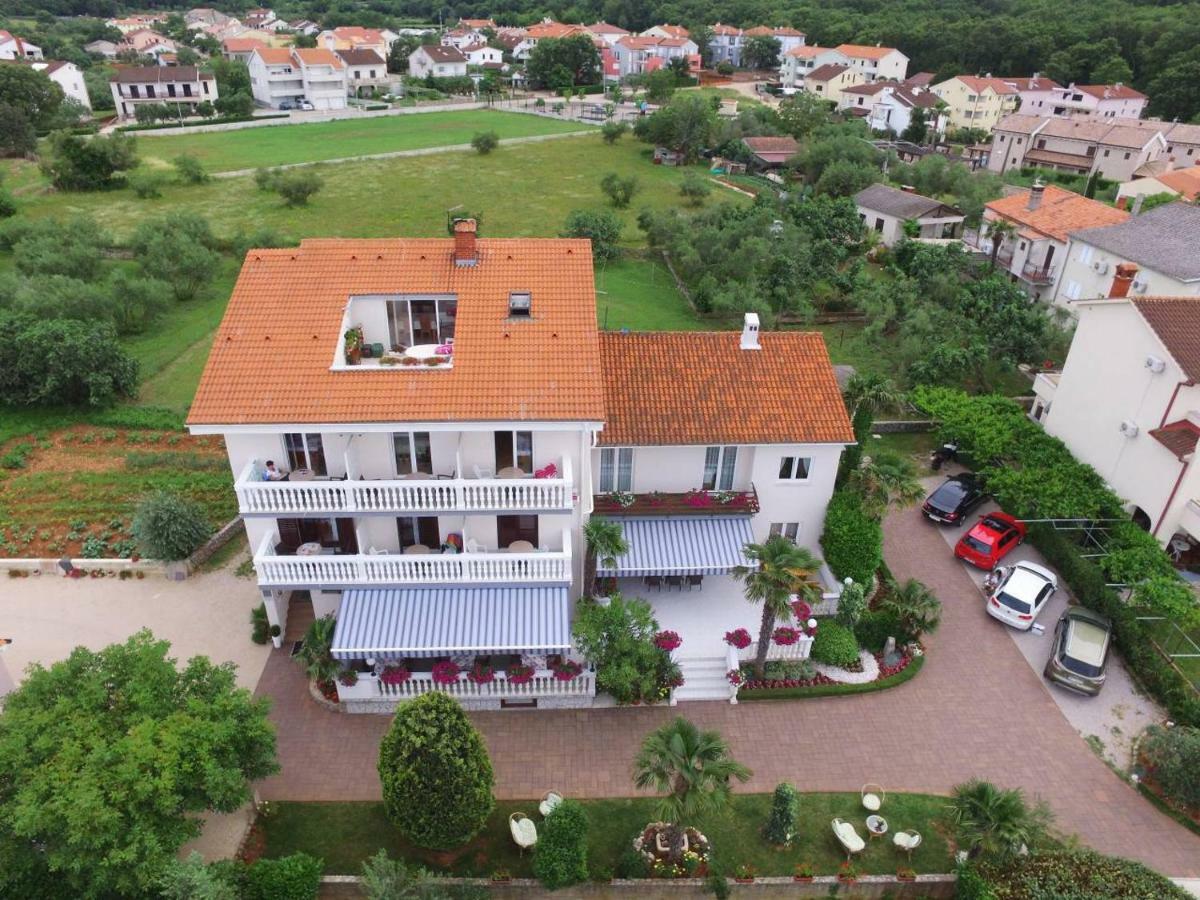 Pansion Katarina Bed & Breakfast Малинска Екстериор снимка